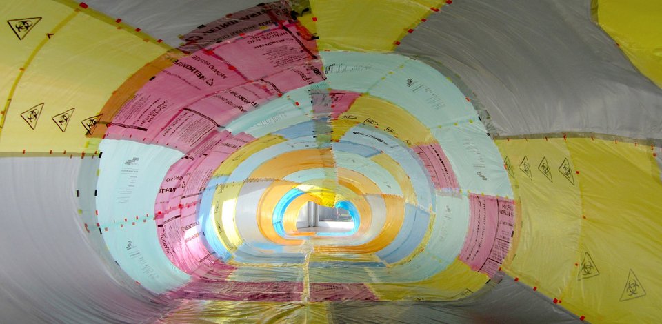 Αν μπεις σε τούνελ από σακούλες θα ξανασκεφτείς να χρησιμοποιήσεις πλαστικό [βίντεο] | iefimerida.gr 1