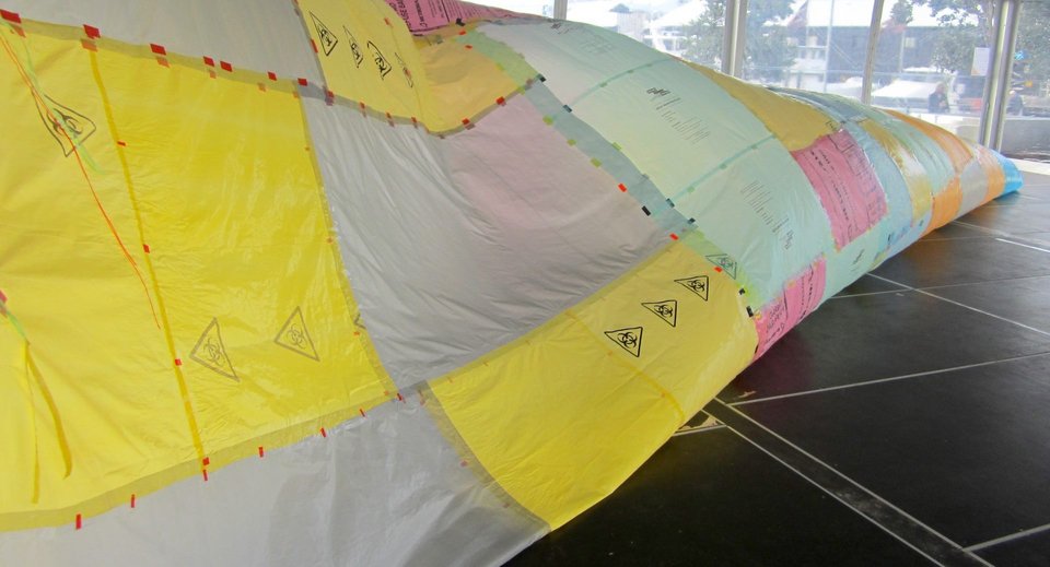 Αν μπεις σε τούνελ από σακούλες θα ξανασκεφτείς να χρησιμοποιήσεις πλαστικό [βίντεο] | iefimerida.gr 2