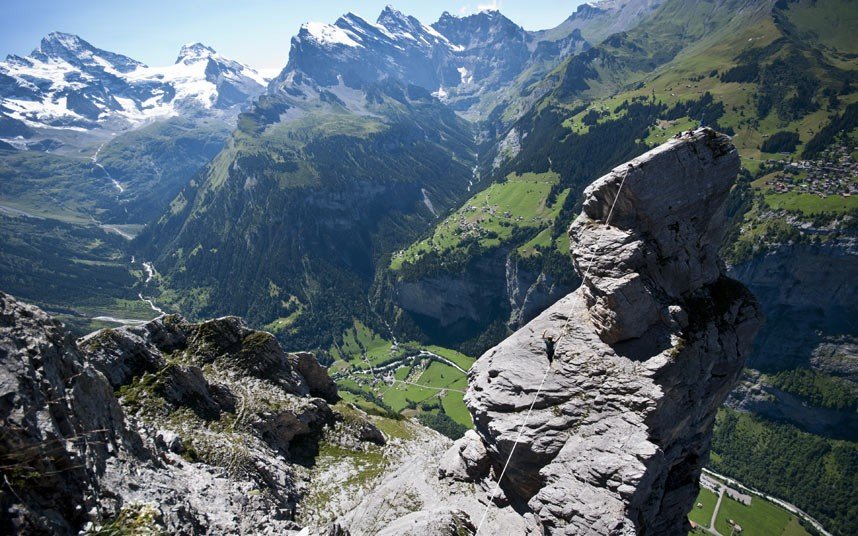 Ακροβατώντας στον γκρεμό - Το πρωτότυπο άθλημα που κόβει την ανάσα [εικόνες] | iefimerida.gr 0