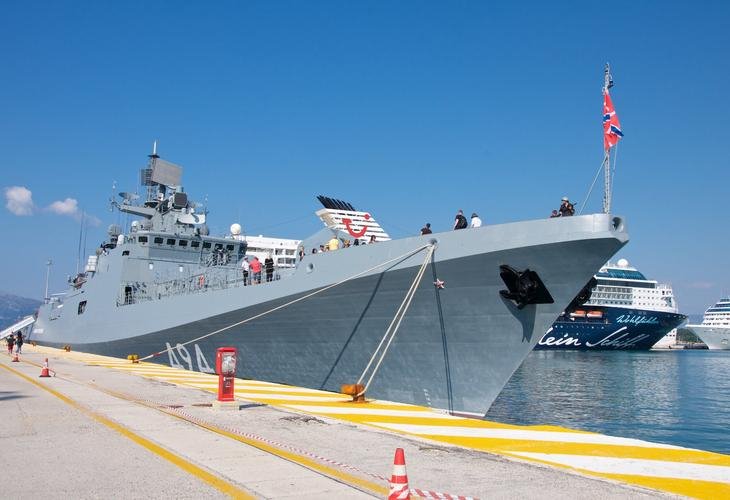 «Ναύαρχος Γκριγκορόβιτς»: Η ρωσική φρεγάτα στο λιμάνι της Κέρκυρας [εικόνες] | iefimerida.gr 0