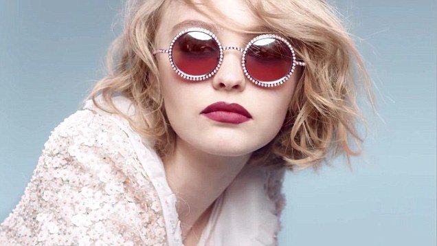 Η 16χρονη κόρη του Τζόνι Ντεπ: Είμαι bisexual [εικόνες] | iefimerida.gr 3