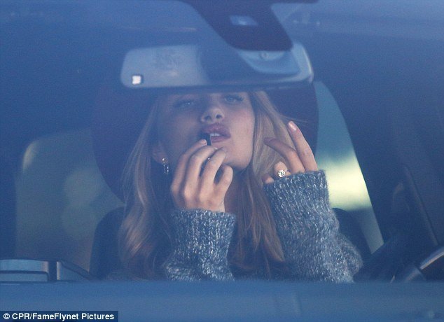 Είπε το «ναι» στον Τζέισον Στέιθαμ – Με δαχτυλίδι 350.000 δολαρίων [εικόνες] | iefimerida.gr 0