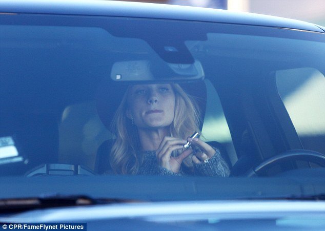 Είπε το «ναι» στον Τζέισον Στέιθαμ – Με δαχτυλίδι 350.000 δολαρίων [εικόνες] | iefimerida.gr 1