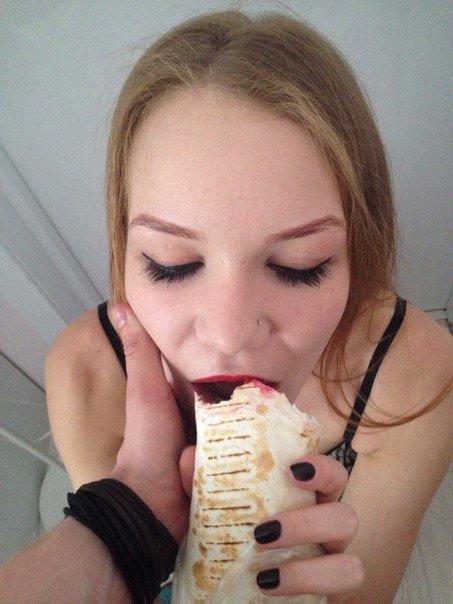 Σέξι Ρωσίδες τρώνε προκλητικά κεμπάπ [εικόνες] | iefimerida.gr 2