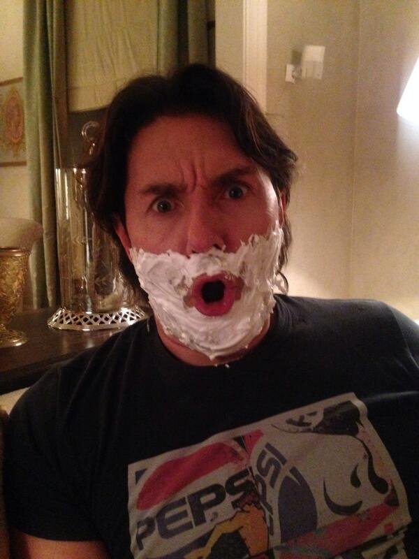 Οι Ρώσοι αντιδρούν στη νίκη της Conchita στη Eurovision και ξυρίζουν τις γενειάδες τους [εικόνες] | iefimerida.gr 0