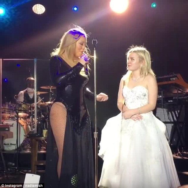 Ρώσος κροίσος έδωσε 4 εκατ. ευρώ σε Ελτον Τζον και Μαράια Κάρεϊ για να είναι στον γάμο της εγγονής του [εικόνες] | iefimerida.gr 3