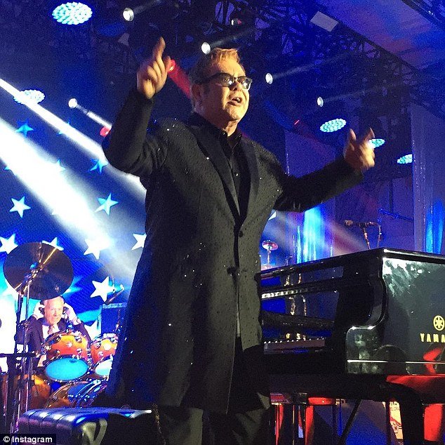 Ρώσος κροίσος έδωσε 4 εκατ. ευρώ σε Ελτον Τζον και Μαράια Κάρεϊ για να είναι στον γάμο της εγγονής του [εικόνες] | iefimerida.gr 8