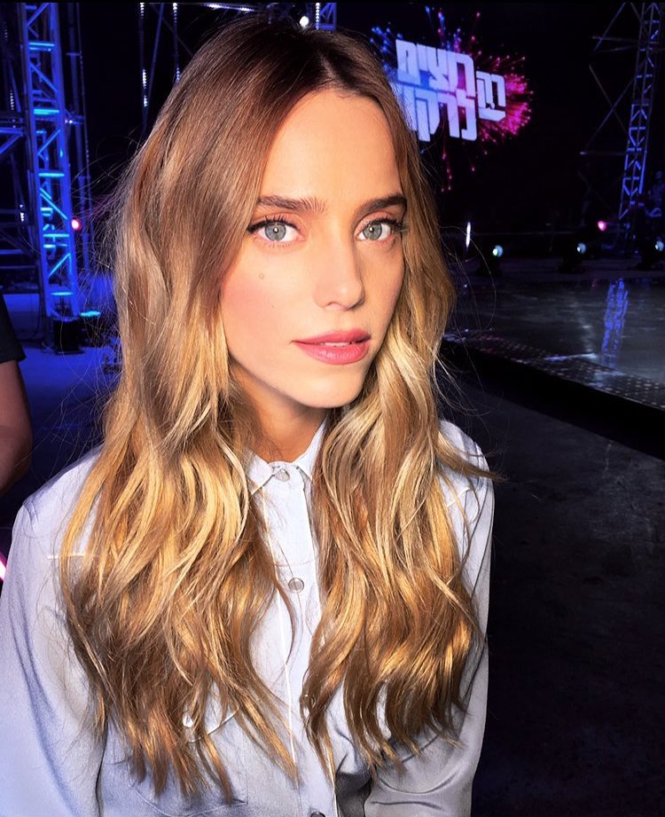 To μοντέλο και παρουσιάστρια, Ροτέμ Σελά (Φωτογραφία: Wikipedia) 