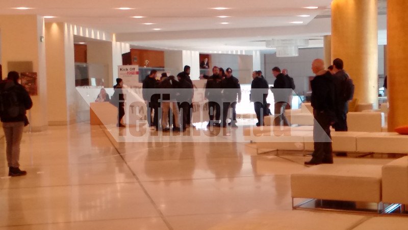Εισβολή του «Ρουβίκωνα» στο ξενοδοχείο Hilton [εικόνες] | iefimerida.gr 0