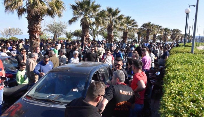 Xίος: Εκαναν παρέλαση για να γίνει ο ρουκετοπόλεμος [εικόνες & βίντεο] | iefimerida.gr 0