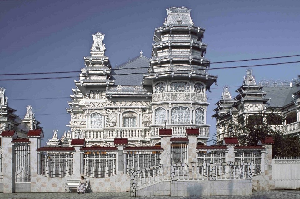 Ελευσίνα: Επτά καλλιτέχνες παρουσιάζουν τη Ρουμανία του 2016 [εικόνες]  | iefimerida.gr 0