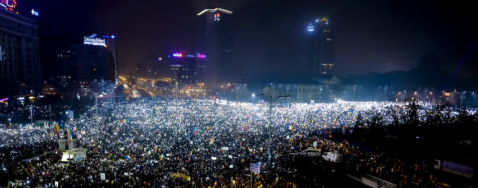 Ρουμανία: Γιατί εκατομμύρια άνθρωποι διαδηλώνουν μέρα νύχτα [εικόνες] | iefimerida.gr 0