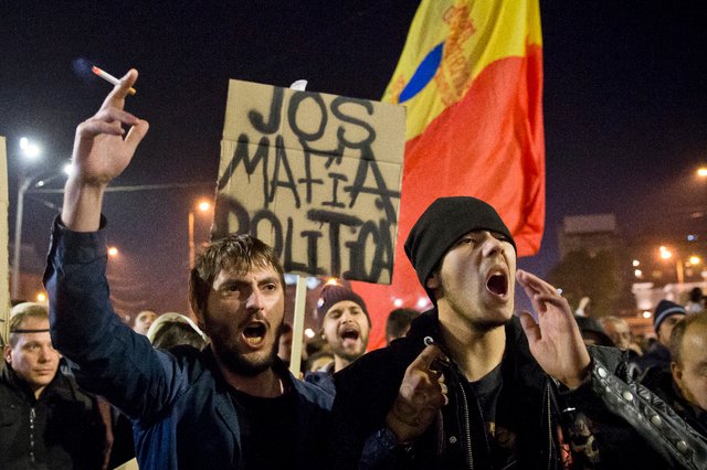 Ρουμανία: Γιατί εκατομμύρια άνθρωποι διαδηλώνουν μέρα νύχτα [εικόνες] | iefimerida.gr 3