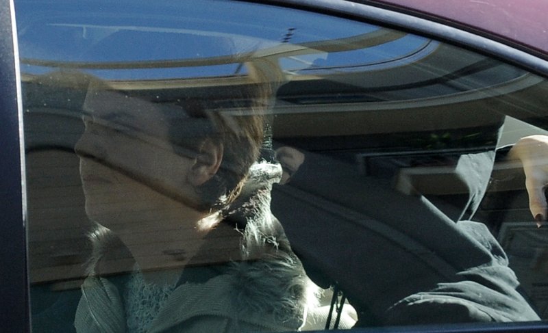 Πόλα Ρούπα, η γυναίκα με τα 1.000 πρόσωπα: Mε κοντό καστανό μαλλί συνελήφθη [εικόνες] | iefimerida.gr 4