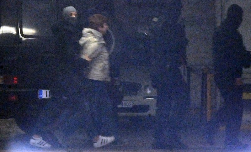 Πόλα Ρούπα, η γυναίκα με τα 1.000 πρόσωπα: Mε κοντό καστανό μαλλί συνελήφθη [εικόνες] | iefimerida.gr 5