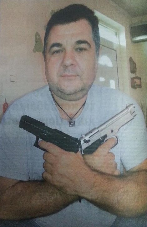 Νέα ντοκουμέντα για τη δράση Ρουπακιά: Ποζάρει με πιστόλια στα χέρια λίγο πριν τη δολοφονία Φύσσα [εικόνα] | iefimerida.gr 0