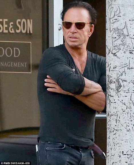 Σοκ: Εντελώς παραμορφωμένος από τις πλαστικές ο Μίκι Ρουρκ -Μοιάζει σαν να έβαλε άλλο πρόσωπο [εικόνες] | iefimerida.gr 1