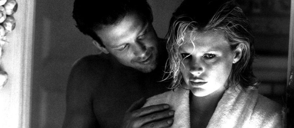 Μόνο τα σημάδια στο πρόσωπο δείχνουν ότι αυτός ο άνδρας είναι ο Μίκι Ρουρκ [εικόνες] | iefimerida.gr 1