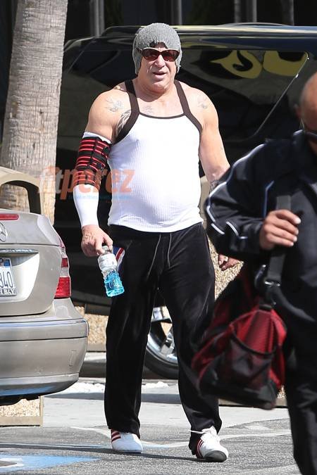 Μόνο τα σημάδια στο πρόσωπο δείχνουν ότι αυτός ο άνδρας είναι ο Μίκι Ρουρκ [εικόνες] | iefimerida.gr 10