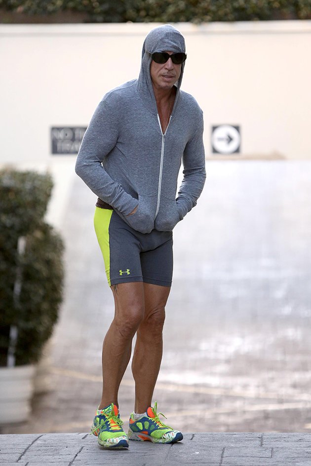 Μόνο τα σημάδια στο πρόσωπο δείχνουν ότι αυτός ο άνδρας είναι ο Μίκι Ρουρκ [εικόνες] | iefimerida.gr 12