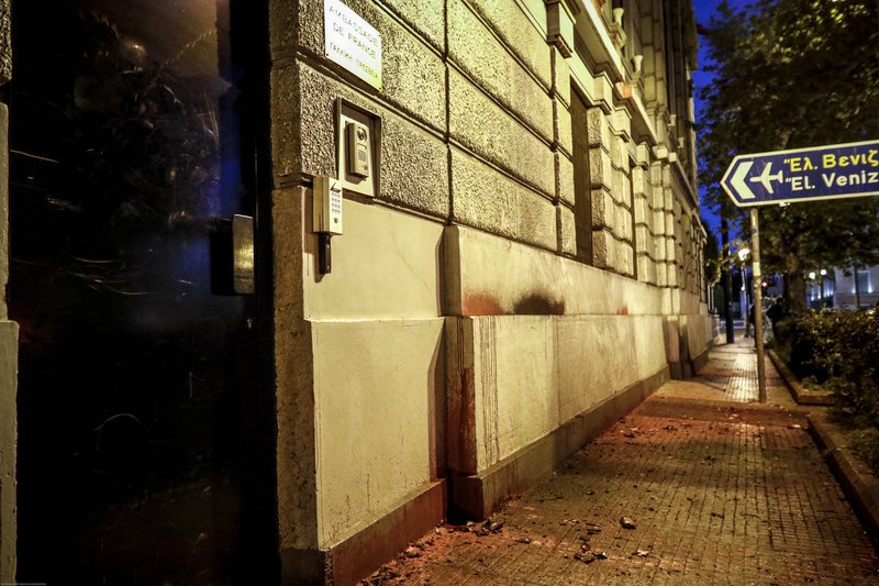 Επίθεση του «Ρουβίκωνα» στη γαλλική πρεσβεία και το προξενείο -Στο κέντρο της Αθήνας [εικόνες] | iefimerida.gr 3