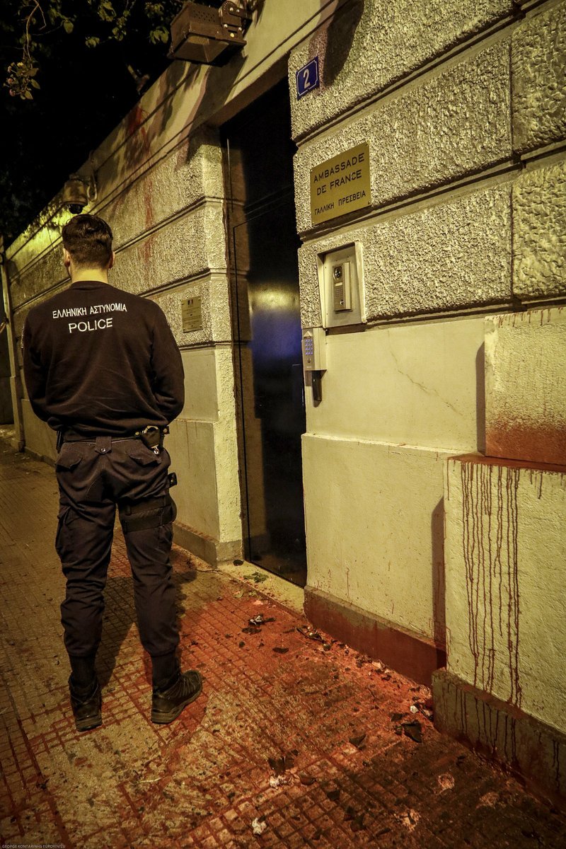Επίθεση του «Ρουβίκωνα» στη γαλλική πρεσβεία και το προξενείο -Στο κέντρο της Αθήνας [εικόνες] | iefimerida.gr 2