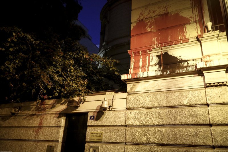 Επίθεση του «Ρουβίκωνα» στη γαλλική πρεσβεία και το προξενείο -Στο κέντρο της Αθήνας [εικόνες] | iefimerida.gr 1