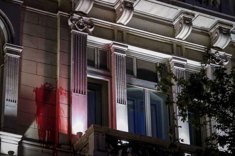 Επίθεση του «Ρουβίκωνα» στη γαλλική πρεσβεία και το προξενείο -Στο κέντρο της Αθήνας [εικόνες] | iefimerida.gr 0