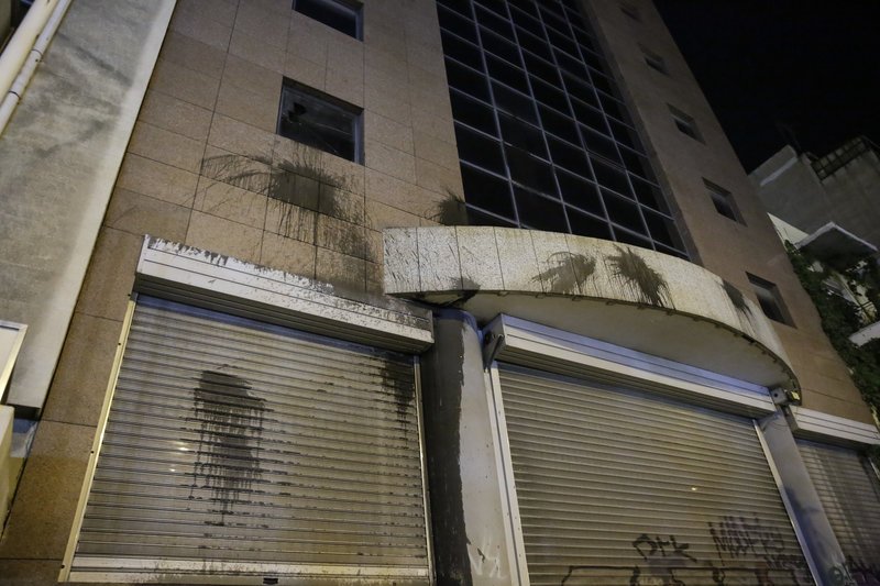 Καρέ-καρέ η επίθεση του Ρουβίκωνα στο υπουργείο Υποδομών [εικόνες & βίντεο] | iefimerida.gr 0