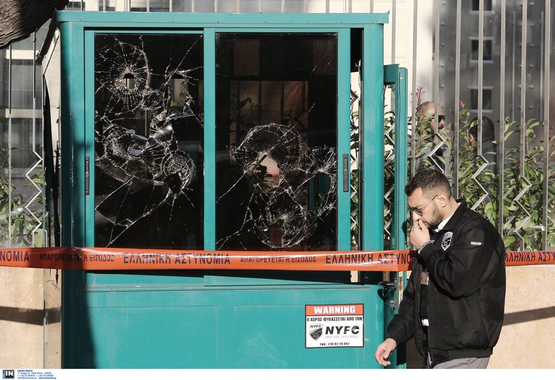 Σπασμένα τζάμια και τοίχοι με κόκκινες μπογιές στην πρεσβεία της Σ. Αραβίας μετά το «χτύπημα» του Ρουβίκωνα [εικόνες] | iefimerida.gr 2