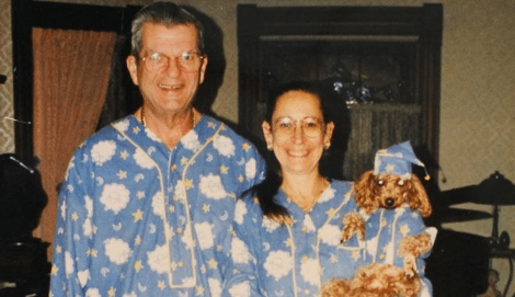 Το ερωτευμένο ζευγάρι που φοράει τα ίδια ρούχα εδώ και 30 χρόνια [εικόνες] | iefimerida.gr 1