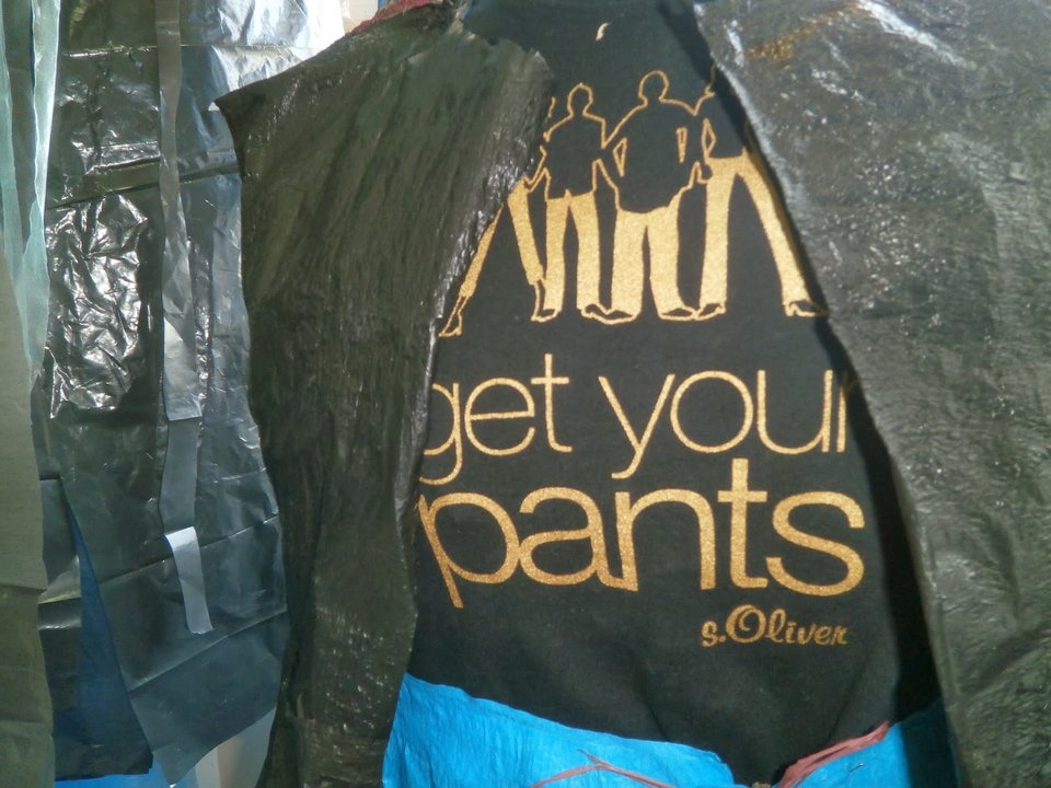 Ελληνες μαθητές λανσάρουν νέα μόδα -Δημιούργησαν ρούχα από σακούλες στέλνοντας οικολογικό μήνυμα [εικόνες] | iefimerida.gr 2