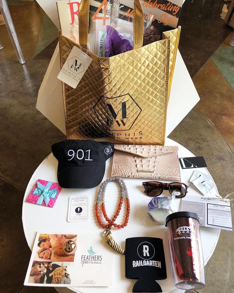 Αμερικανίδες συρρέουν στην 7η Εβδομάδα Μόδας του Μέμφις -Για ρούχα και αξεσουάρ [βίντεο]  | iefimerida.gr 2