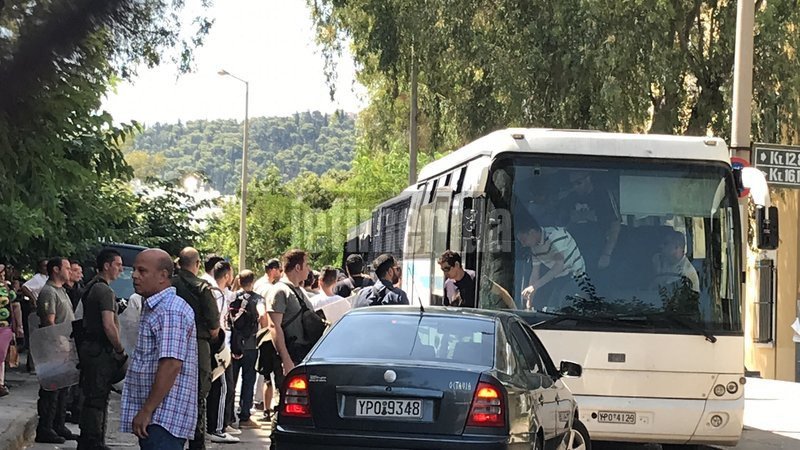 Στο αυτόφωρο τα μέλη του Ρουβίκωνα για το ντου στο υπουργείο Προστασίας του Πολίτη [εικόνες &amp; βίντεο] | iefimerida.gr 1