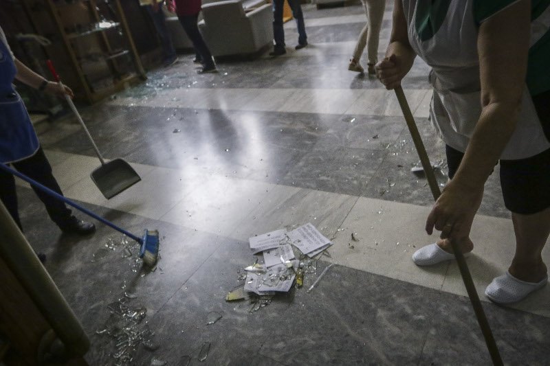 Αναρχικοί εισέβαλαν στο υπ. Ανάπτυξης -Ζητούν να δοθεί άδεια στον Κουφοντίνα [εικόνες & βίντεο] | iefimerida.gr 3