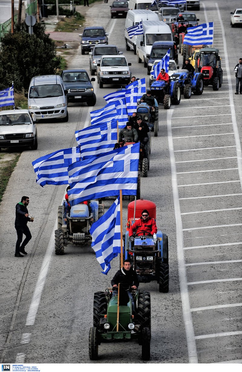 Αποφασισμένοι να κλιμακώσουν τις κινητοποιήσεις οι αγρότες -Επεισόδια με την αστυνομία [εικόνες] | iefimerida.gr 2