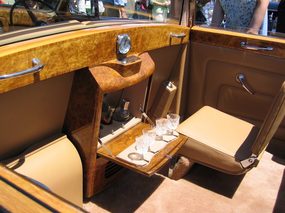 Η Rolls Royce δημιούργησε μίνι-μπαρ κόσμημα, που κοστίζει όσο ένα ακριβό αυτοκίνητο | iefimerida.gr 3