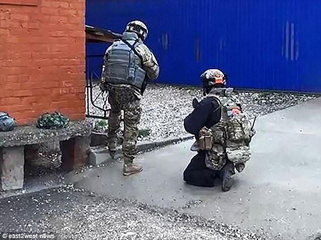 Απίστευτο: Ανδρας στη Μόσχα άρχισε να πυροβολεί από το παράθυρο του σπιτιού του -4 νεκροί [εικόνες] | iefimerida.gr 1