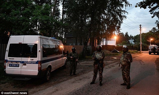 Απίστευτο: Ανδρας στη Μόσχα άρχισε να πυροβολεί από το παράθυρο του σπιτιού του -4 νεκροί [εικόνες] | iefimerida.gr 2