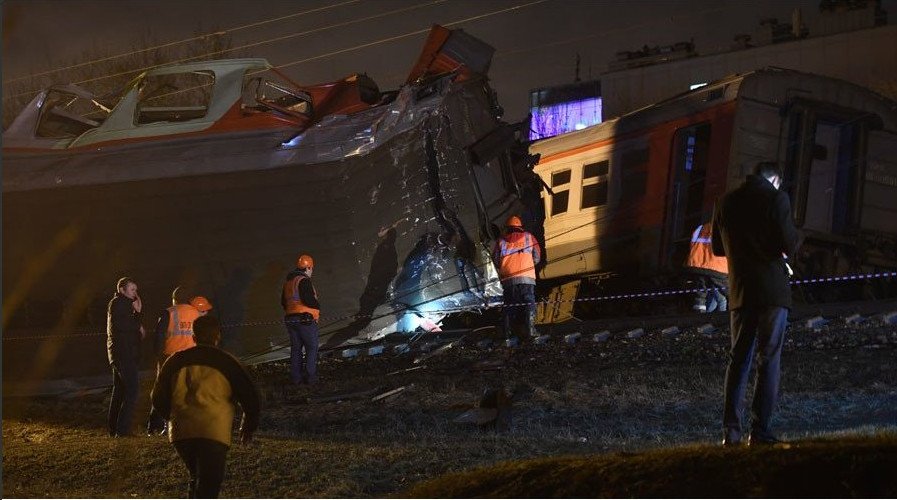 28 τραυματίες από σφοδρή σύγκρουση τρένων στη Μόσχα [εικόνες & βίντεο]  | iefimerida.gr 0