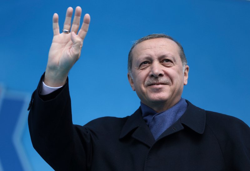 Σε κλίμα πόλωσης το κρίσιμο δημοψήφισμα στην Τουρκία -55 εκατ. πολίτες αποφασίζουν για το αν θα γίνει «Σουλτάνος» ο Ερντογάν | iefimerida.gr 0