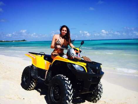 Η Ρούμπι που διέλυσε Ιταλία και Καβαλιέρε κάνει βουτιές μέσα στη χλιδή στο Ντουμπάι [εικόνες] | iefimerida.gr 0