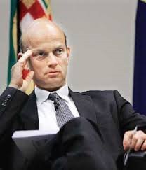 Το νέο πρόσωπο στις διαπραγματεύσεις: Ο ψηλόλιγνος εκπρόσωπος της ΕΚΤ που τον αποκαλούν «το ζόμπι της Τρόικα» [εικόνες] | iefimerida.gr 2