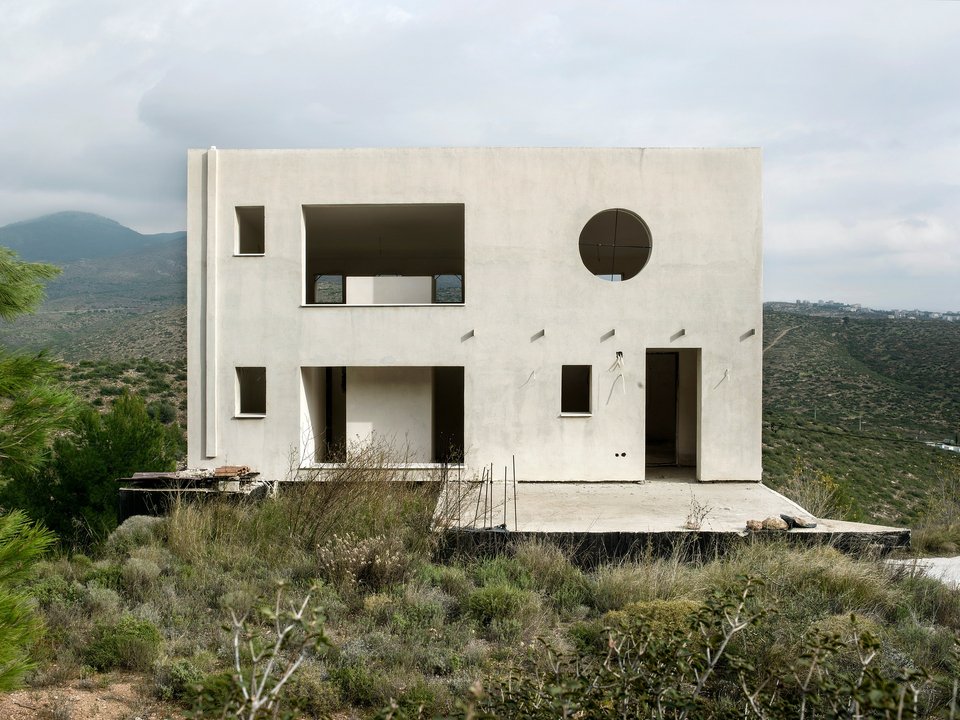 Τα ερείπια μιας ουτοπίας: O Guardian φωτογραφίζει τις οικοδομές-φαντάσματα της Ελλάδας [εικόνες] | iefimerida.gr 1