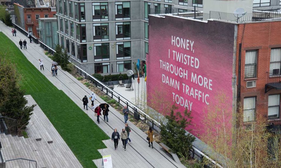 Ποίηση στην Αττική Οδό: Αγνωστοι έγραψαν απίστευτα μηνύματα στις τεράστιες διαφημιστικές πινακίδες [εικόνες] | iefimerida.gr 5