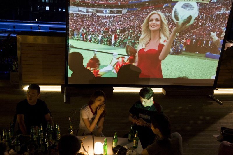 Μουντιάλ 2018: Εκρηκτικές Ρωσίδες  έβαλαν φωτιά στις κερκίδες- Νάζι, γούνινα καπέλα και σέξι κορμάκια [εικόνες] | iefimerida.gr 7