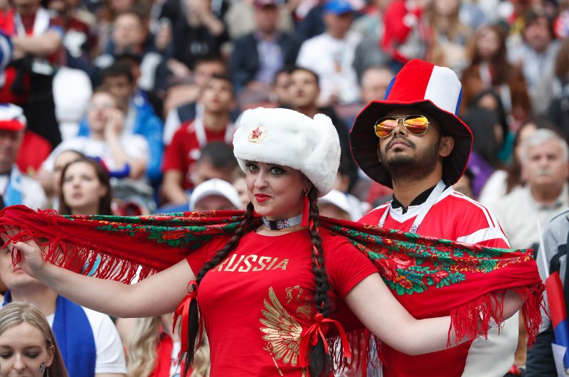 Μουντιάλ 2018: Εκρηκτικές Ρωσίδες  έβαλαν φωτιά στις κερκίδες- Νάζι, γούνινα καπέλα και σέξι κορμάκια [εικόνες] | iefimerida.gr 2