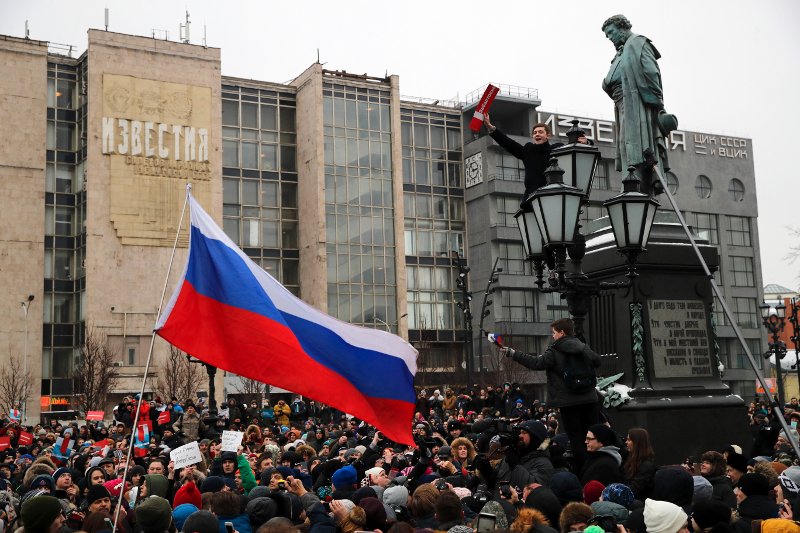 Xιλιάδες Ρώσοι διαδήλωσαν κατά του Πούτιν -Εγιναν 243 συλλήψεις [εικόνες] | iefimerida.gr 0