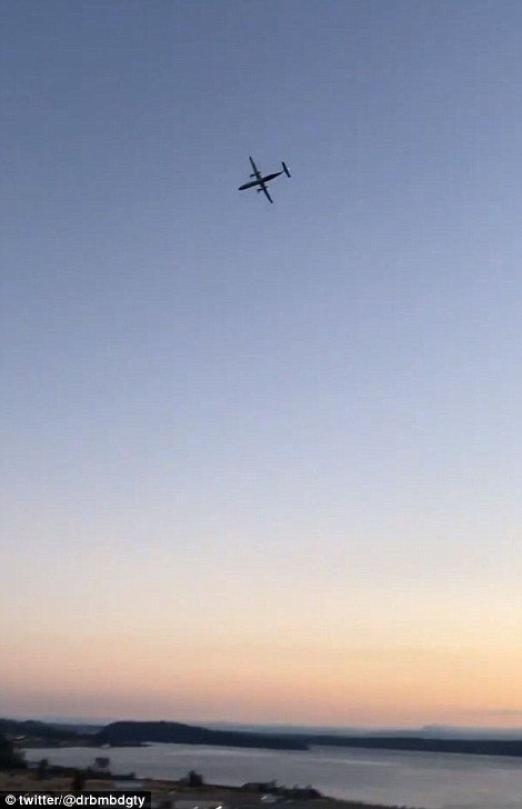 Φωτογραφία από την ώρα που πιλόταρε το κλεμμένο αεροσκάφος.