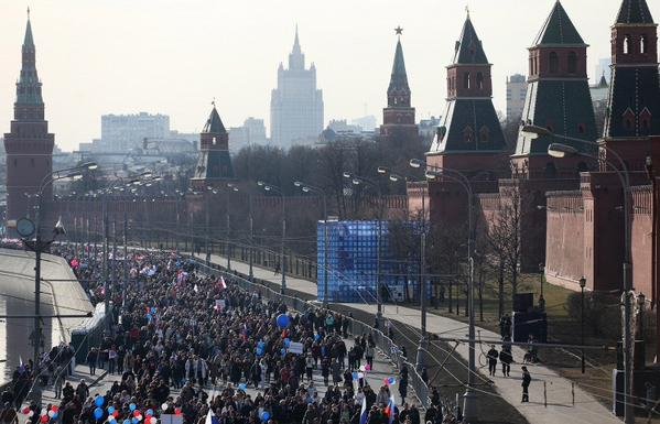 100.000 Ρώσοι γιόρτασαν με μπαλαλάικες και ακορντεόν τον 1 χρόνο από την προσάρτηση της Κριμαίας [εικόνες] | iefimerida.gr 10